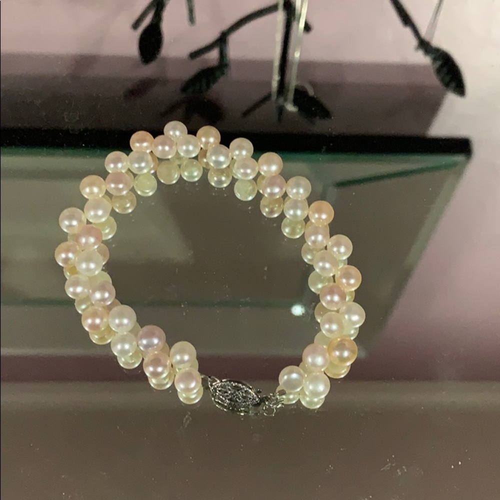 Freshwater pearl bracelet